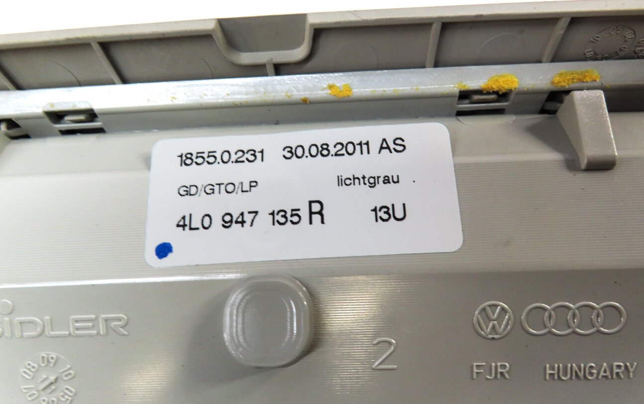 Thumbnail 7: 2012 AUDI Q7 (4L) FRONT CENTER ROOF DOME LIGHT (GRAY) 4L0947135R 4F0959719A