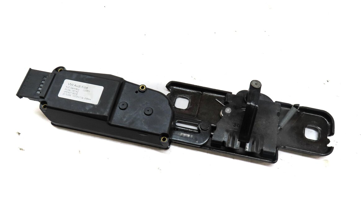 2012 AUDI Q7 4L REAR HATCH TAILGATE TRUNK LATCH STRIKER PLATE w/ ACTUATOR MOTOR