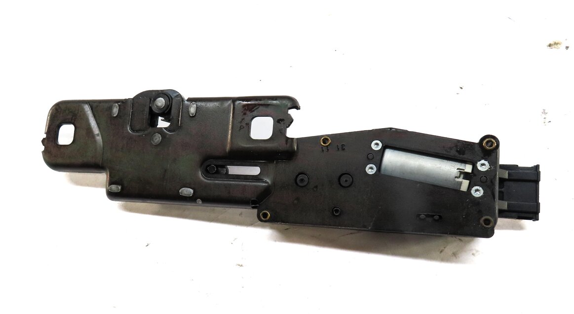 Thumbnail 4: 2012 AUDI Q7 4L REAR HATCH TAILGATE TRUNK LATCH STRIKER PLATE w/ ACTUATOR MOTOR