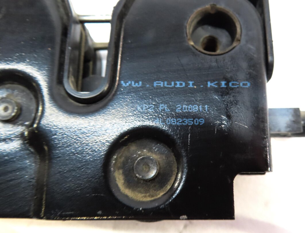 Thumbnail 6: 2012 AUDI Q7 (4L) FRONT LOWER HOOD LOCK LATCH ACTUATOR & CABLE 4L0823509