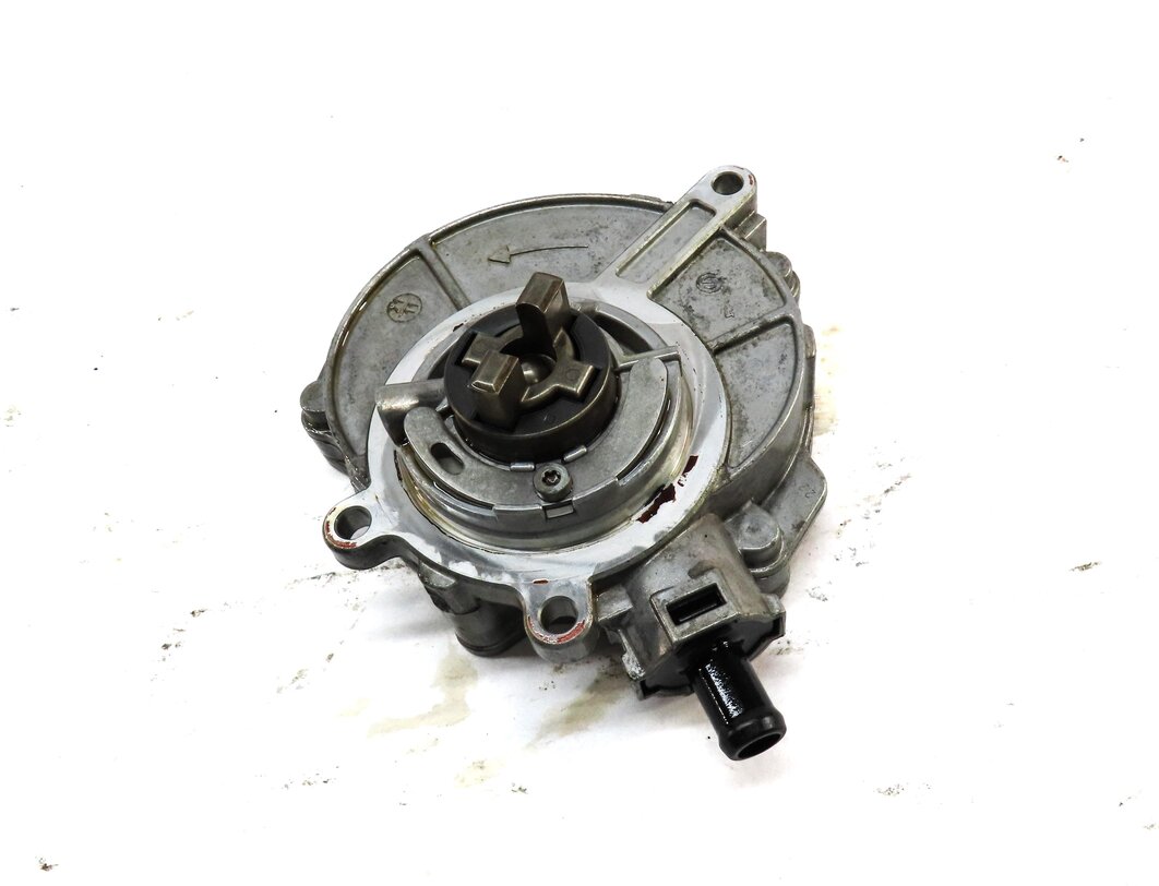 2012 AUDI Q7 (4L) 3.0L SUPER CJWE ENGINE BRAKE VACUUM PUMP 06E145100R