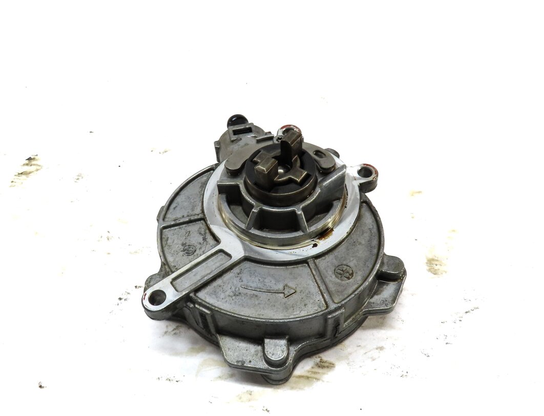 Thumbnail 3: 2012 AUDI Q7 (4L) 3.0L SUPER CJWE ENGINE BRAKE VACUUM PUMP 06E145100R
