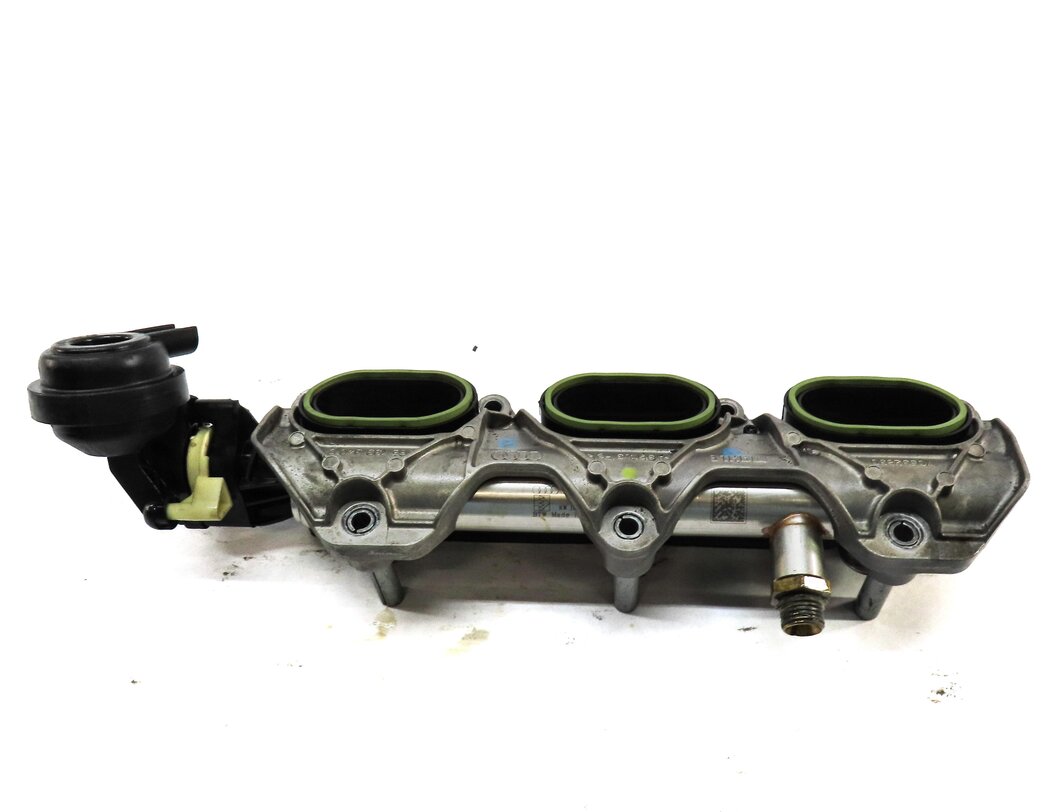 Thumbnail 3: 2012 AUDI Q7 4L 3.0L SUPER CJWE RIGHT LOWER INTAKE MANIFOLD HOUSING & FUEL RAIL