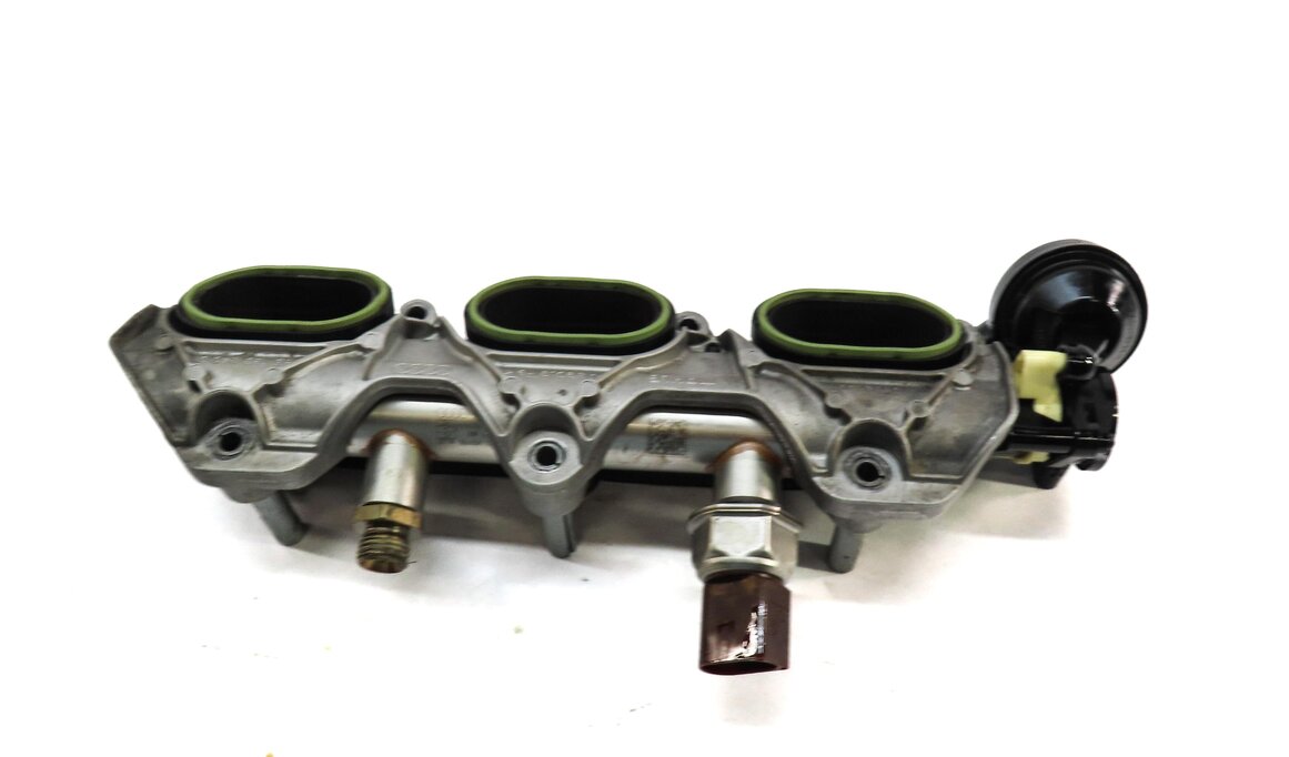 Thumbnail 3: 2012 AUDI Q7 4L 3.0L SUPER CJWE LEFT LOWER INTAKE MANIFOLD HOUSING & FUEL RAIL