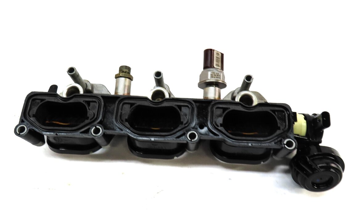 Thumbnail 4: 2012 AUDI Q7 4L 3.0L SUPER CJWE LEFT LOWER INTAKE MANIFOLD HOUSING & FUEL RAIL