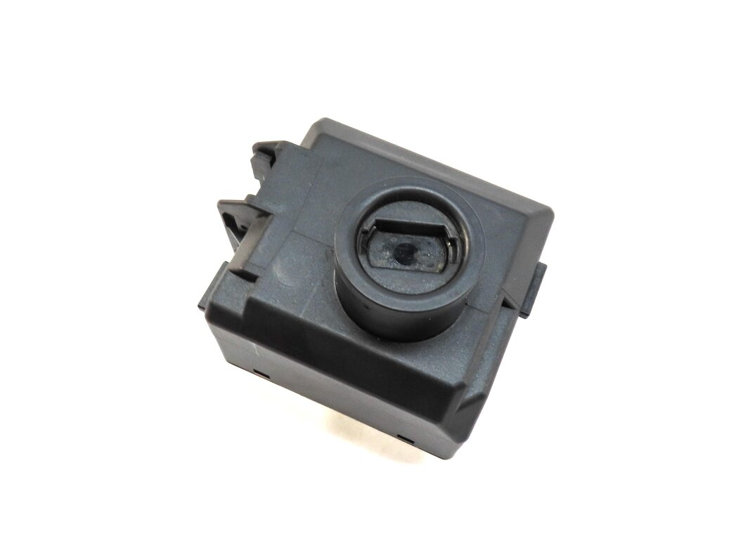 2014-2015 MERCEDES BENZ CLA45 AMG CLA250 (C117) IGNITION SWITCH MODULE