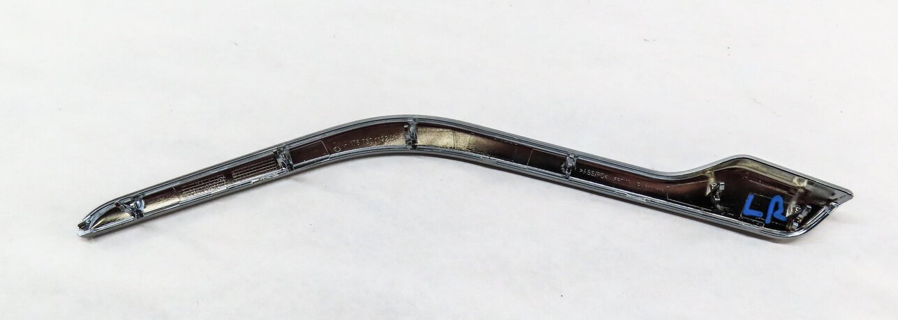 Thumbnail 13: 2015 MERCEDES CLA250 (C117 W117) FRONT & REAR DOOR PANEL TRIM STRIP SET (SILVER)