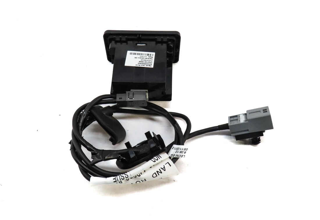 Thumbnail 3: 2013 LAND ROVER LR4 USB iPOD JACK INPUT INTERFACE PANEL w/ WIRE WIRING HARNESS