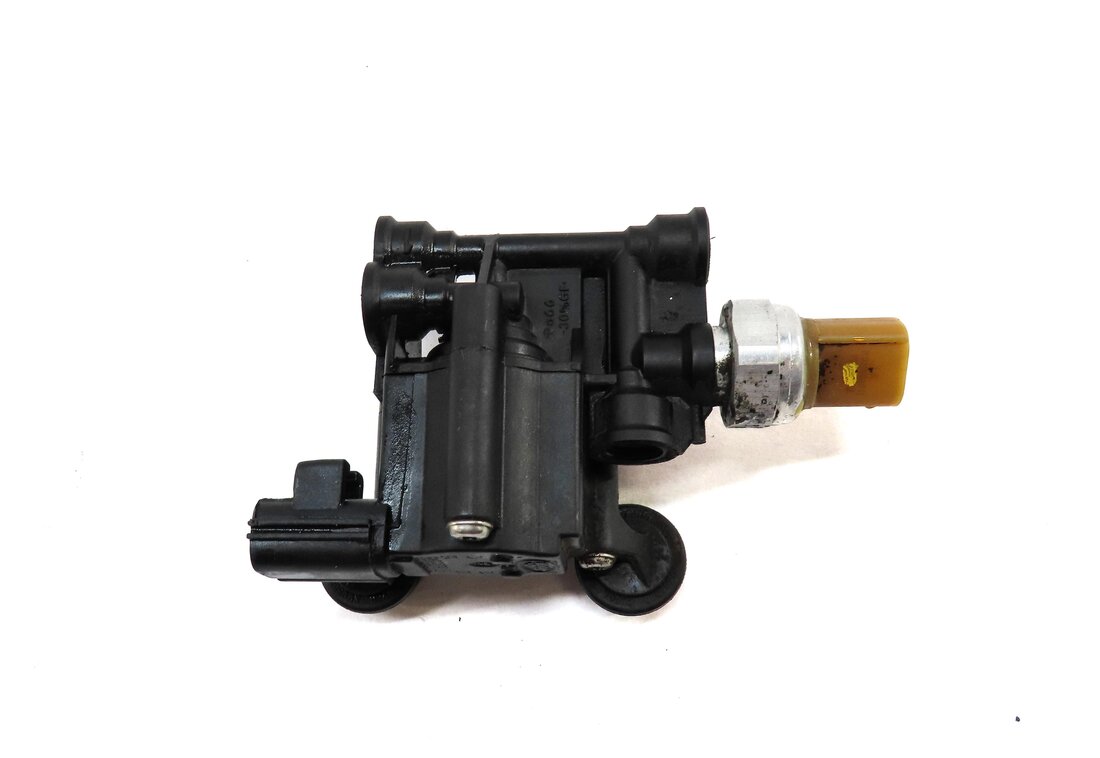 Thumbnail 3: 2013 LAND ROVER LR4 AIR SUSPENSION TRANSFER RELIEF VALVE RVH000046