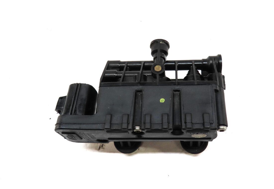 Thumbnail 3: 2013 LAND ROVER LR4 AIR SUSPENSION TRANSFER RELIEF VALVE RVH000095