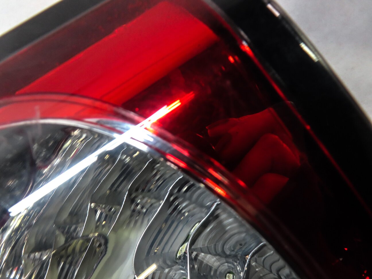 Thumbnail 6: 2010-2013 LAND ROVER LR4 - RIGHT PASSENGER REAR TAILLIGHT BRAKE LIGHT LAMP