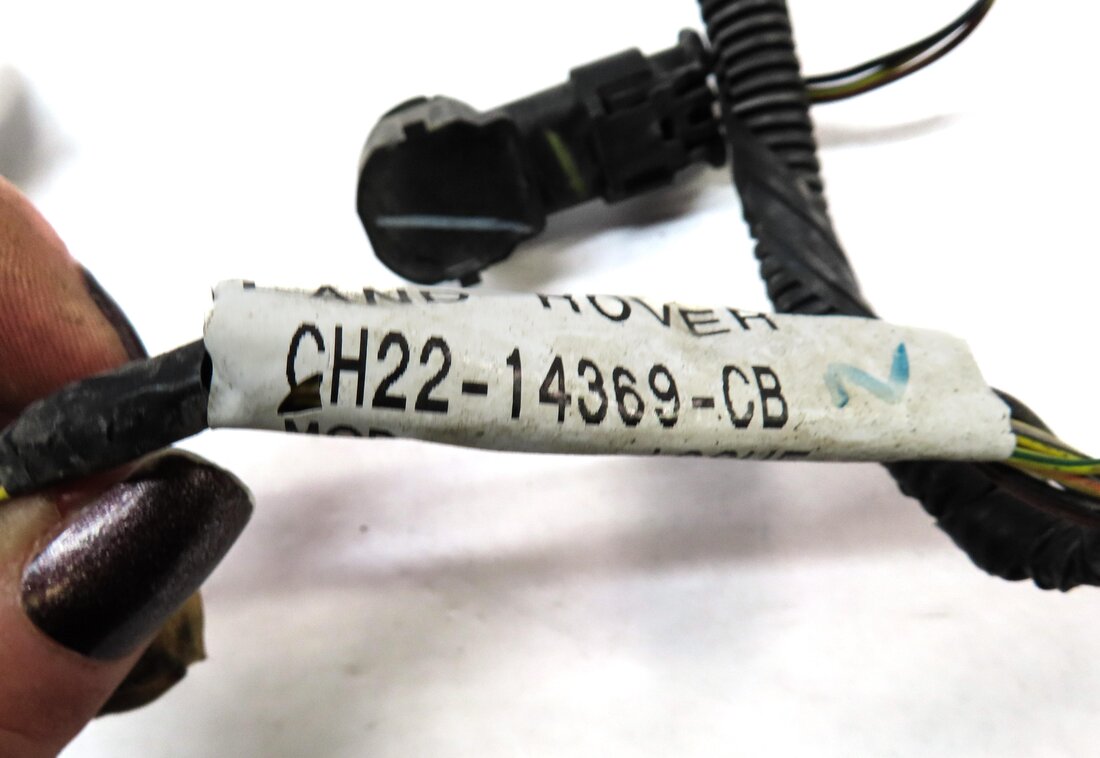 Thumbnail 4: 2013 LAND ROVER LR4 FRONT PARK ASSIST PDC SENSOR SET4 (BLACK) w/ WIRING HARNESS