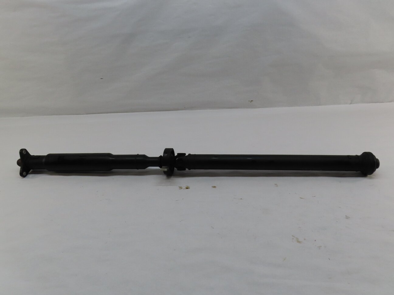 Thumbnail 3: 08-13 BMW 335i (E90 E92 E93) REAR DRIVESHAFT DRIVELINE DRIVE LINE SHAFT (1472mm)
