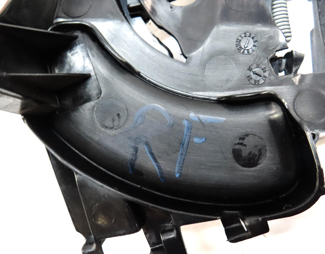 Thumbnail 5: 2011 BMW 335i (E93) CONVERTIBLE RIGHT SIDE BACK SEAT BACKREST RELEASE HANDLE