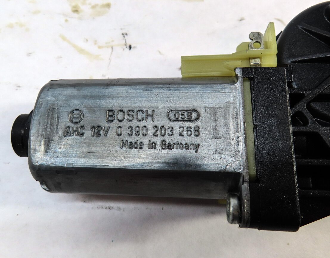 Thumbnail 7: 2007-2013 BMW 328i 335i M3 ///M (E93) CONVERTIBLE TOP LATCH MOTOR