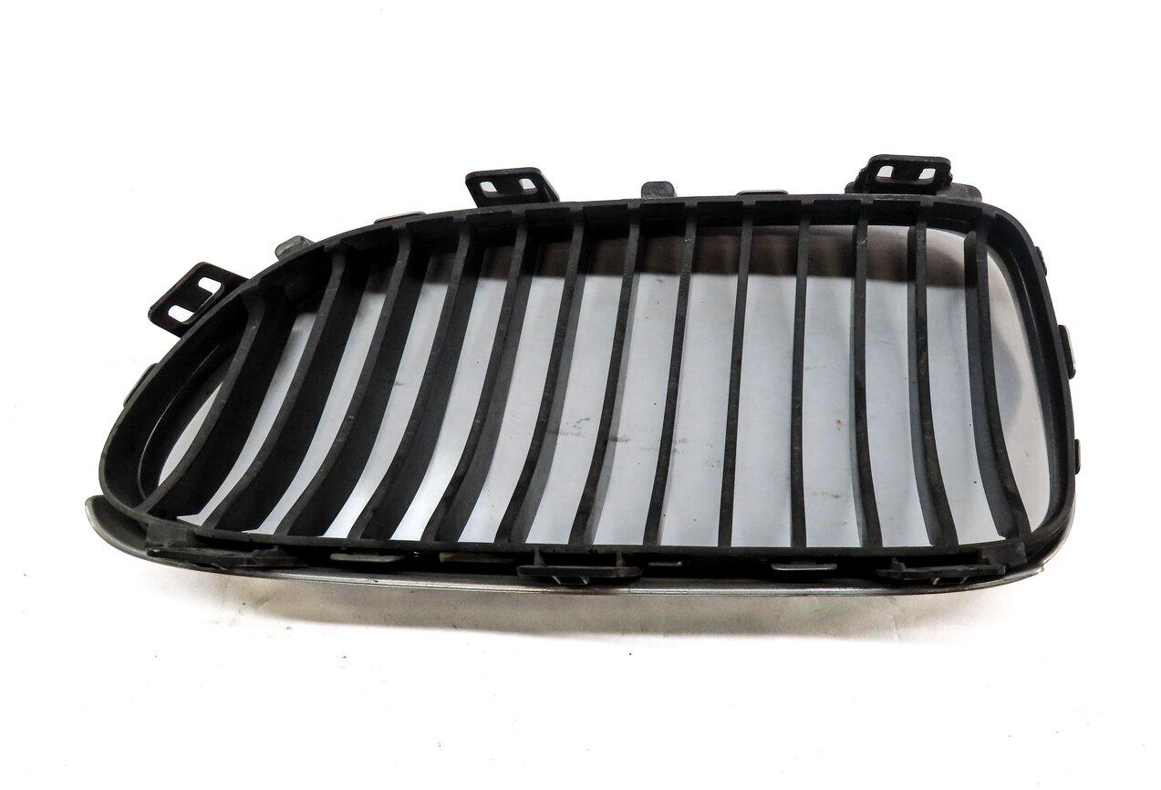 Thumbnail 4: 2011-2013 BMW 328i 335i (E93) CONVERTIBLE RIGHT PASSENGER HOOD VENT GRILLE TRIM