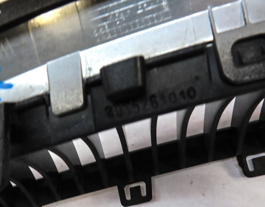 Thumbnail 6: 2011-2013 BMW 328i 335i (E93) CONVERTIBLE RIGHT PASSENGER HOOD VENT GRILLE TRIM