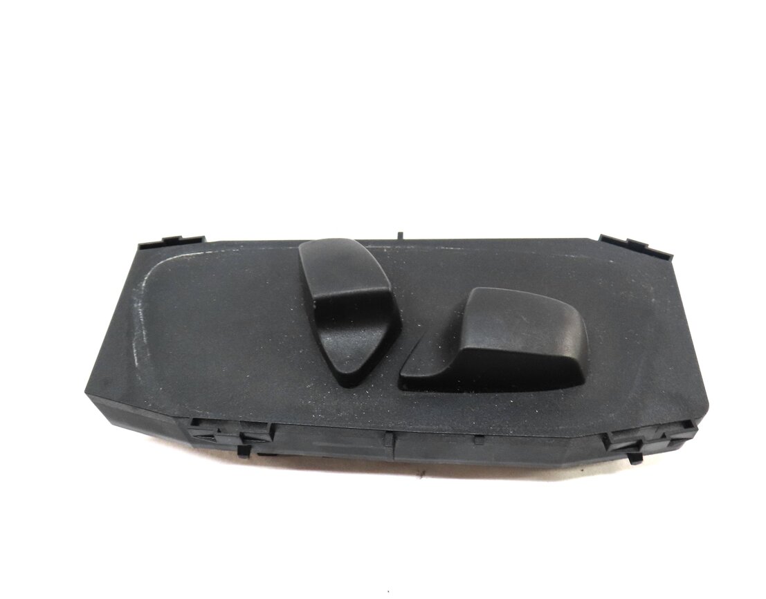 Thumbnail 3: 2011 BMW 335i (E90) FRONT RIGHT PASSENGER SEAT ADJUST ADJUSTMENT SWITCH