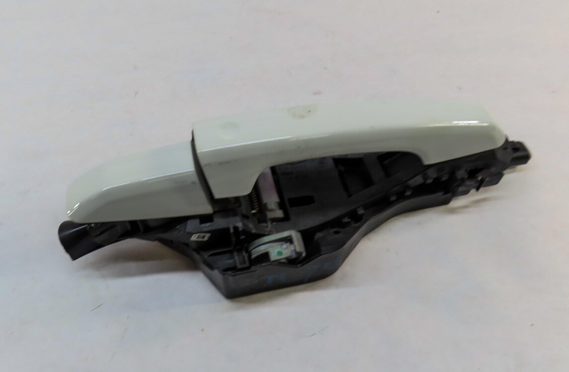 15-19 LAND ROVER DISCOVERY SPORT (L550) RIGHT FRONT PASSIVE DOOR HANDLE (WHITE)