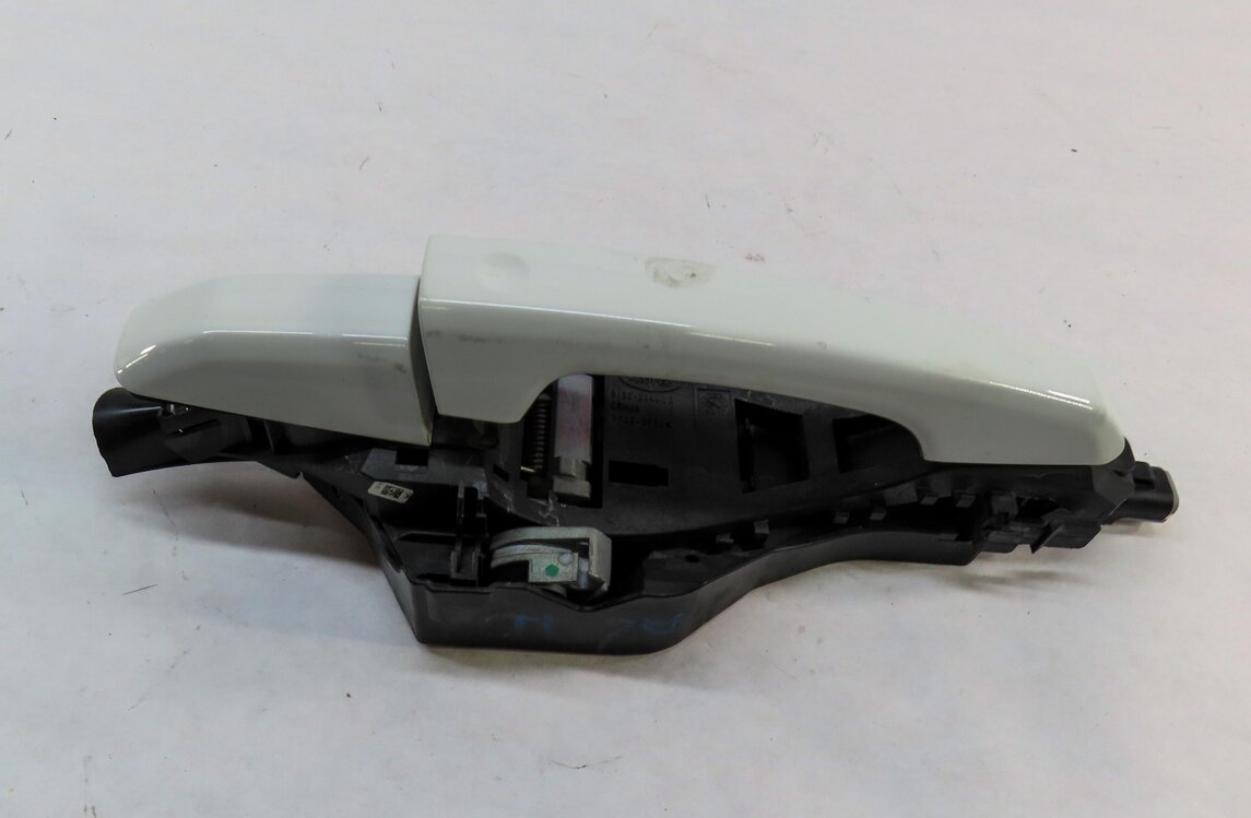Thumbnail 2: 15-19 LAND ROVER DISCOVERY SPORT (L550) RIGHT FRONT PASSIVE DOOR HANDLE (WHITE)