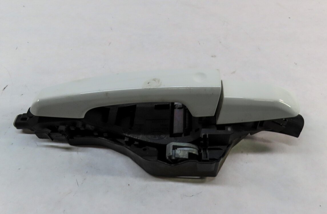 Thumbnail 3: 15-19 LAND ROVER DISCOVERY SPORT (L550) RIGHT FRONT PASSIVE DOOR HANDLE (WHITE)