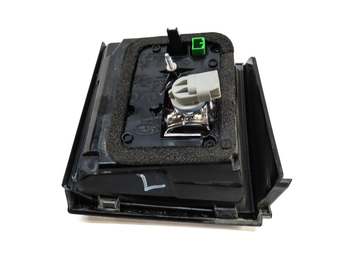 Thumbnail 5: 2015-2019 LAND ROVER DISCOVERY SPORT (L550) LEFT REAR INNER TAILLIGHT LIGHT LAMP