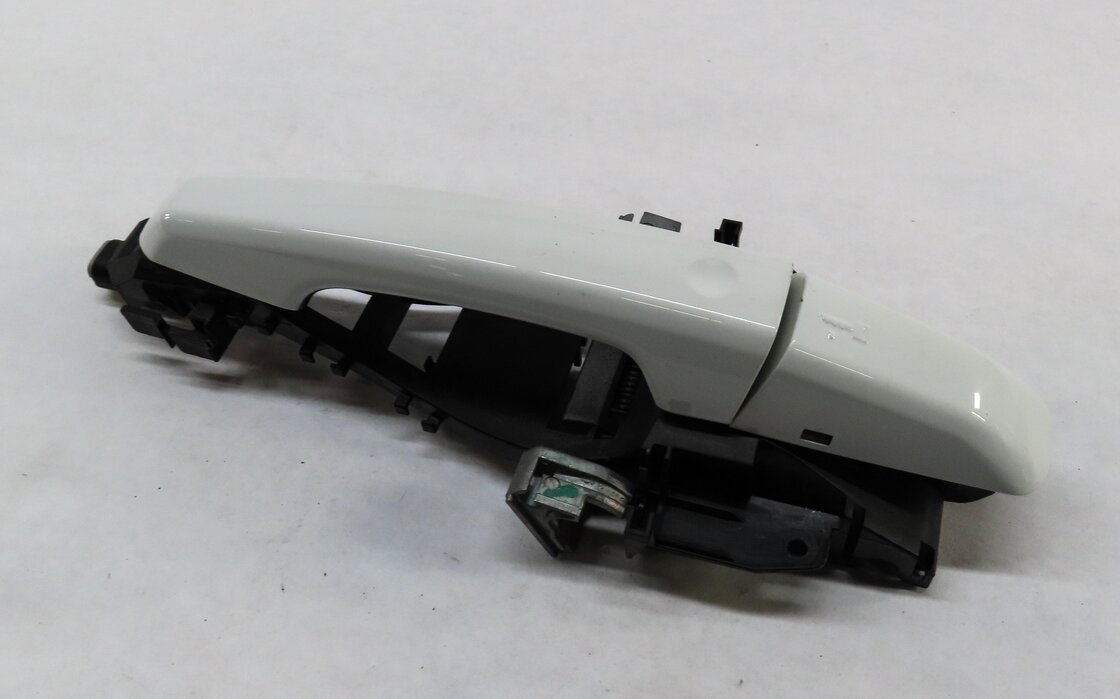 15-19 LAND ROVER DISCOVERY SPORT (L550) LEFT FRONT PASSIVE DOOR HANDLE (WHITE)