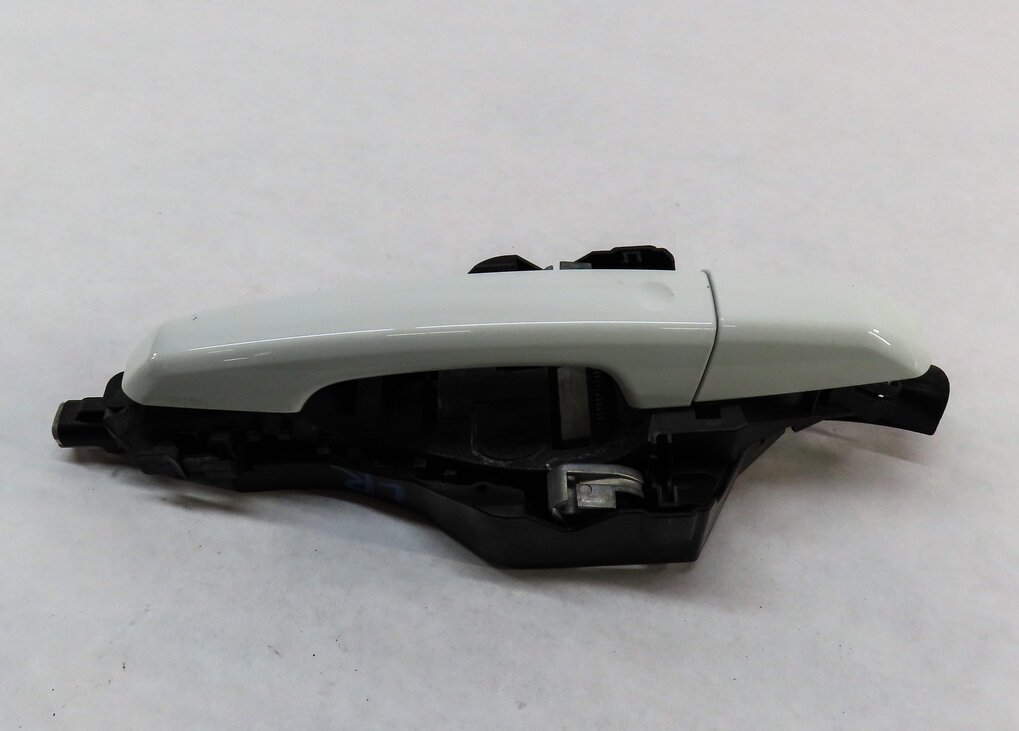 Thumbnail 3: 15-19 LAND ROVER DISCOVERY SPORT (L550) LEFT REAR PASSIVE DOOR HANDLE (WHITE)