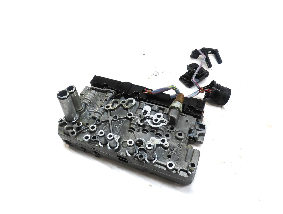 Thumbnail 1: 2014-2017 RANGE ROVER EVOQUE DISCOVERY SPORT (L538 L550) TRANSMISSION VALVE BODY