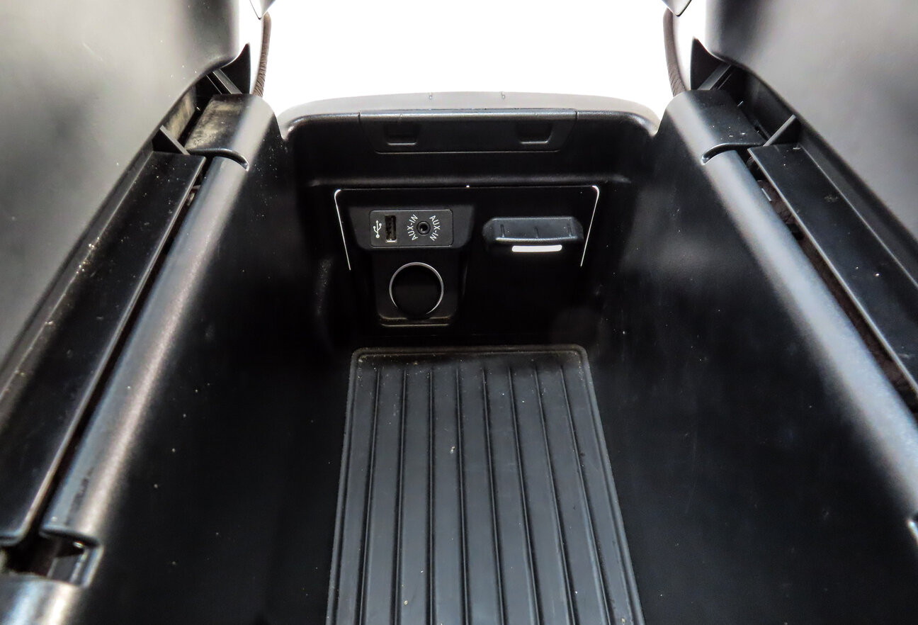 Thumbnail 8: 2016 BMW X5 (F15) CENTER CONSOLE STORAGE COMPARTMENT & LID (Brown)