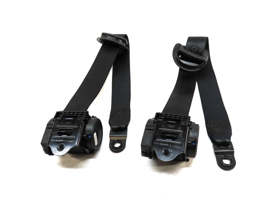 Thumbnail 3: 2016 BMW X5 (F15) REAR 2ND ROW LEFT AND RIGHT SEATBELT RETRACTOR SET 2 (Black)