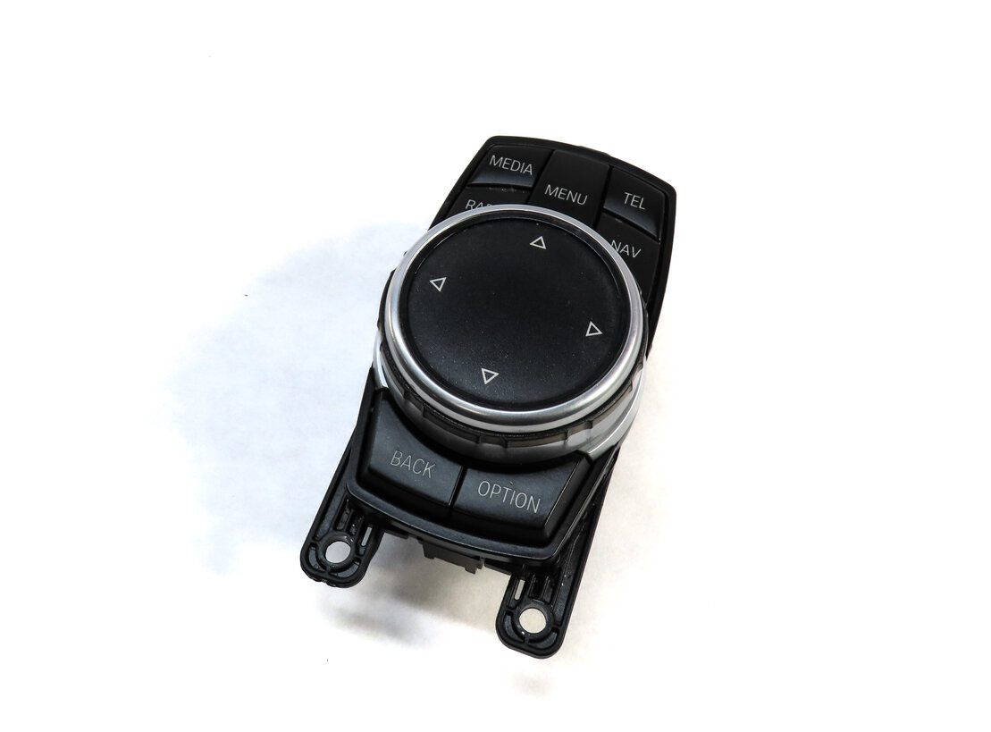 Thumbnail 1: 2016 BMW X5 (F15) I-DRIVE NAVIGATION RADIO STEREO INFORMATION CONTROL KNOB