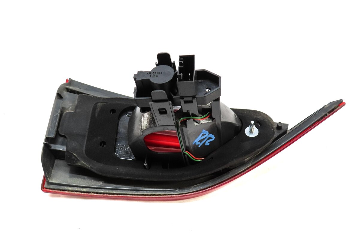 Thumbnail 5: 2012-2015 BMW X1 (E84) RIGHT PASSENGER REAR TRUNK INNER TAILLIGHT LIGHT LAMP