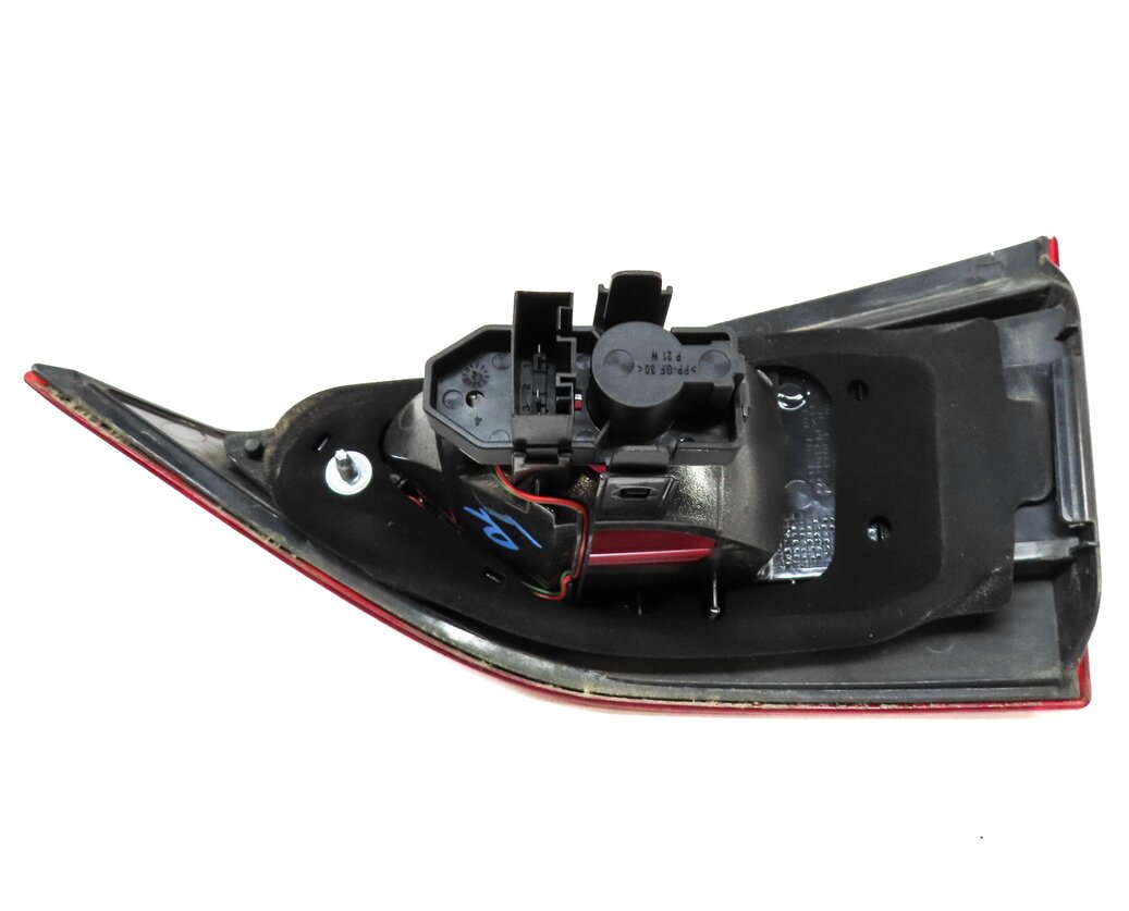 Thumbnail 5: 2012-2015 BMW X1 (E84) LEFT DRIVER REAR TRUNK INNER TAILLIGHT LIGHT LAMP