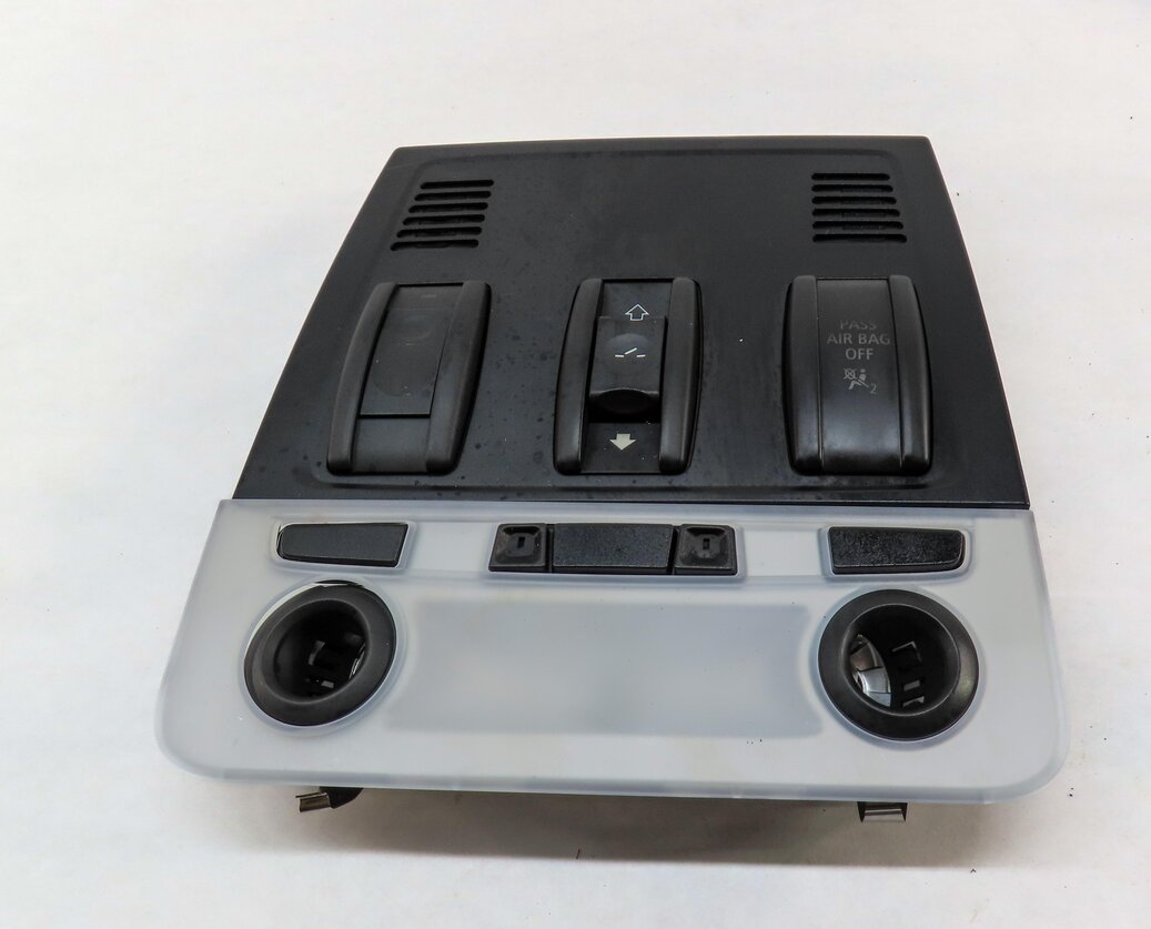 Thumbnail 2: 2015 BMW X1 (E84) FRONT CENTER ROOF DOME LIGHT & SUNROOF BUTTONS (BLACK) 9225516