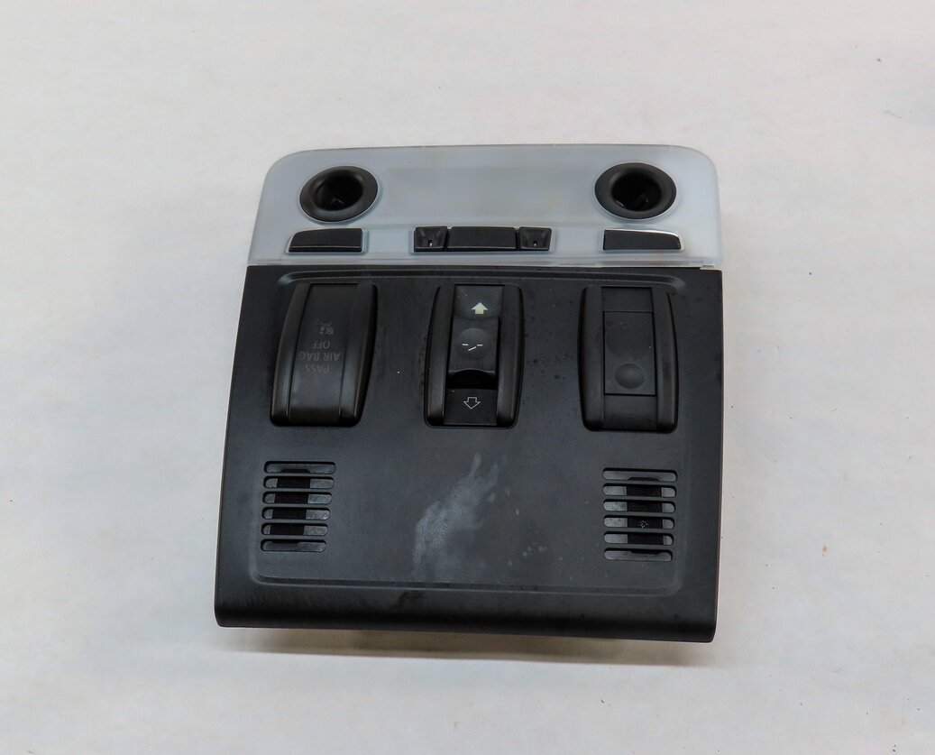 Thumbnail 3: 2015 BMW X1 (E84) FRONT CENTER ROOF DOME LIGHT & SUNROOF BUTTONS (BLACK) 9225516