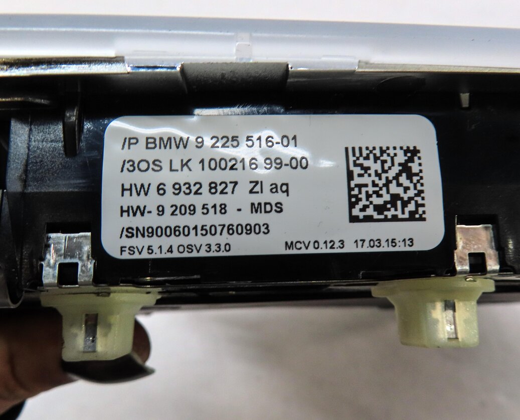 Thumbnail 5: 2015 BMW X1 (E84) FRONT CENTER ROOF DOME LIGHT & SUNROOF BUTTONS (BLACK) 9225516