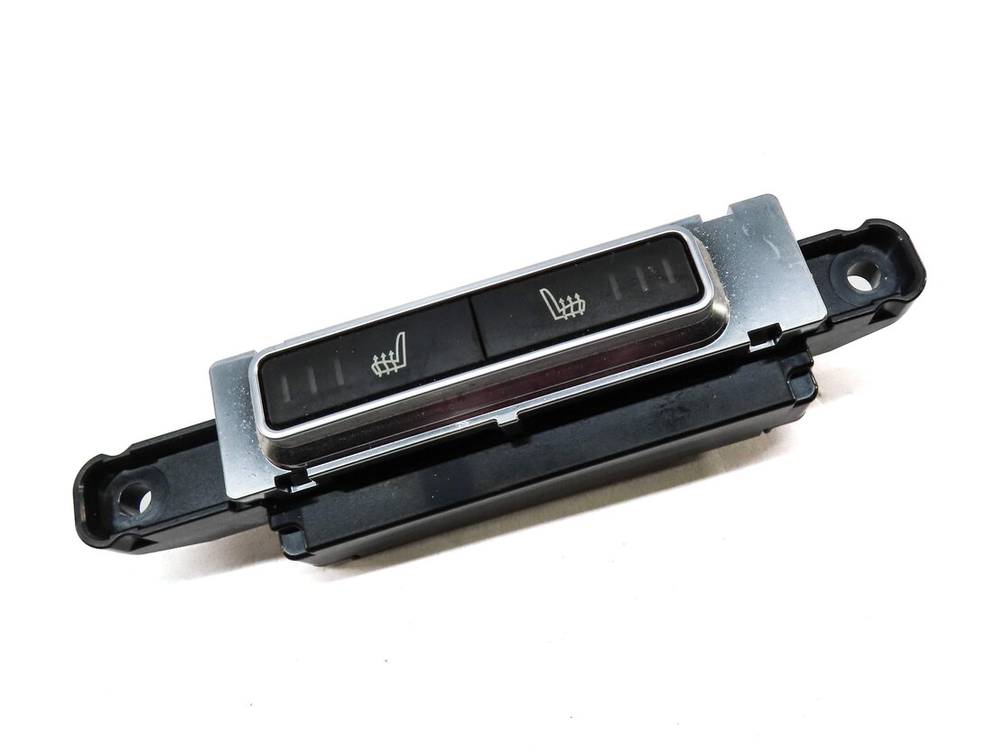 Thumbnail 1: 2015 LAND RANGE ROVER EVOQUE (L538) REAR SEAT HEATER SWITCH BUTTON PANEL