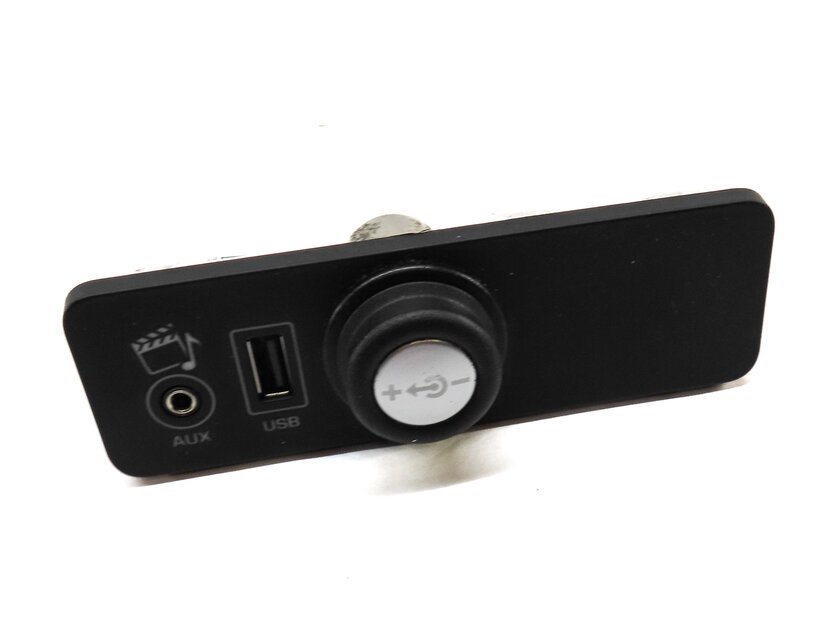 Thumbnail 1: 2015 LAND RANGE ROVER EVOQUE L538 AUXILIARY AUX USB JACK PLUG PANEL & 12v SOCKET