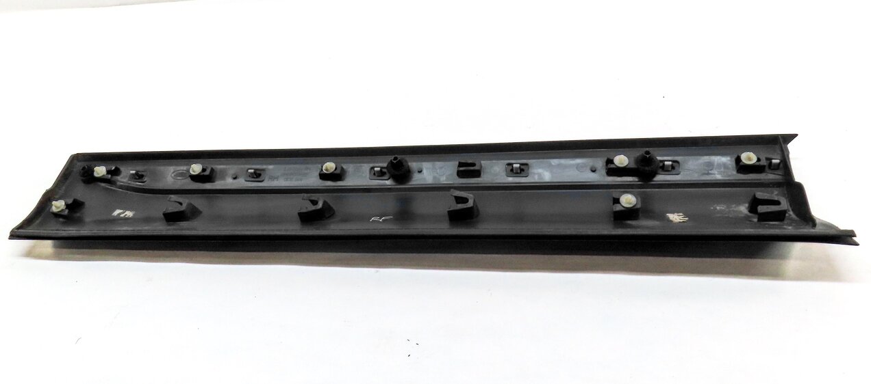 Thumbnail 5: 2015 LAND RANGE ROVER EVOQUE L538 FRONT RIGHT PASSENGER LOWER DOOR TRIM MOULDING