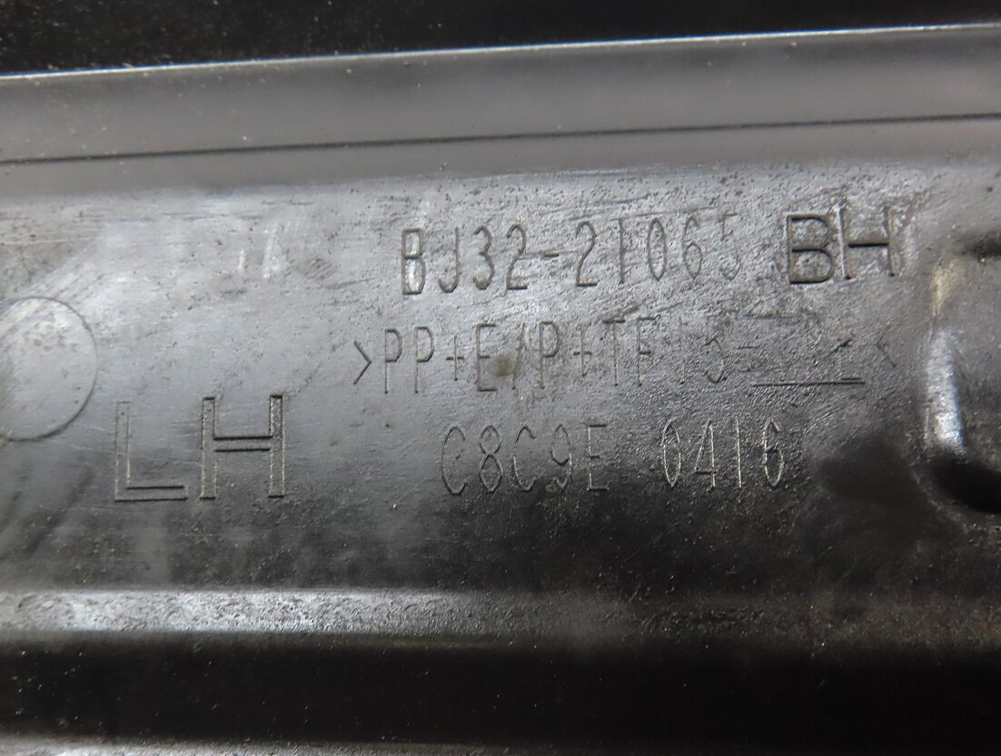 Thumbnail 6: 2015 LAND RANGE ROVER EVOQUE (L538) FRONT LEFT DRIVER LOWER DOOR TRIM MOULDING