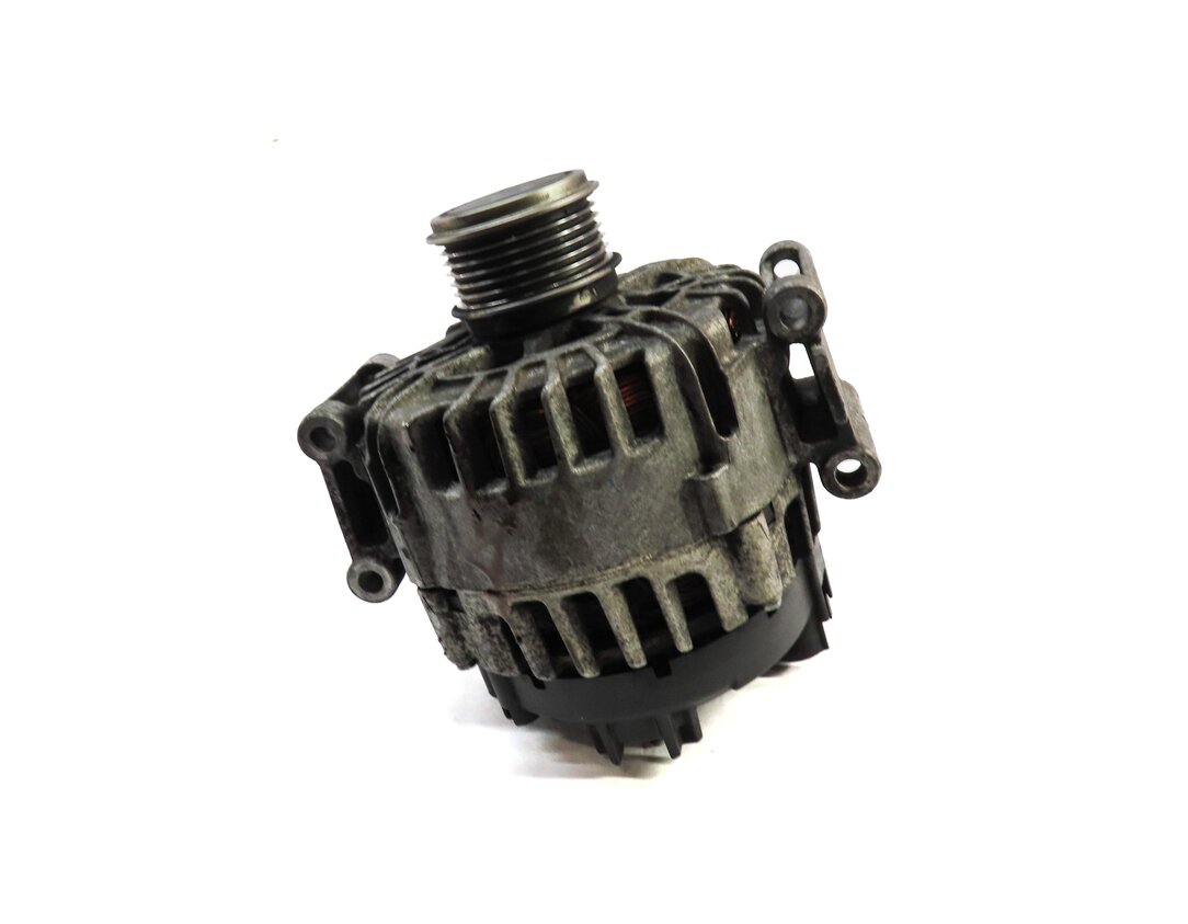 Thumbnail 2: 2015-2018 AUDI Q3 (8U) 2.0L ENGINE 140 AMP ALTERNATOR POWER GENERATOR (VALEO)