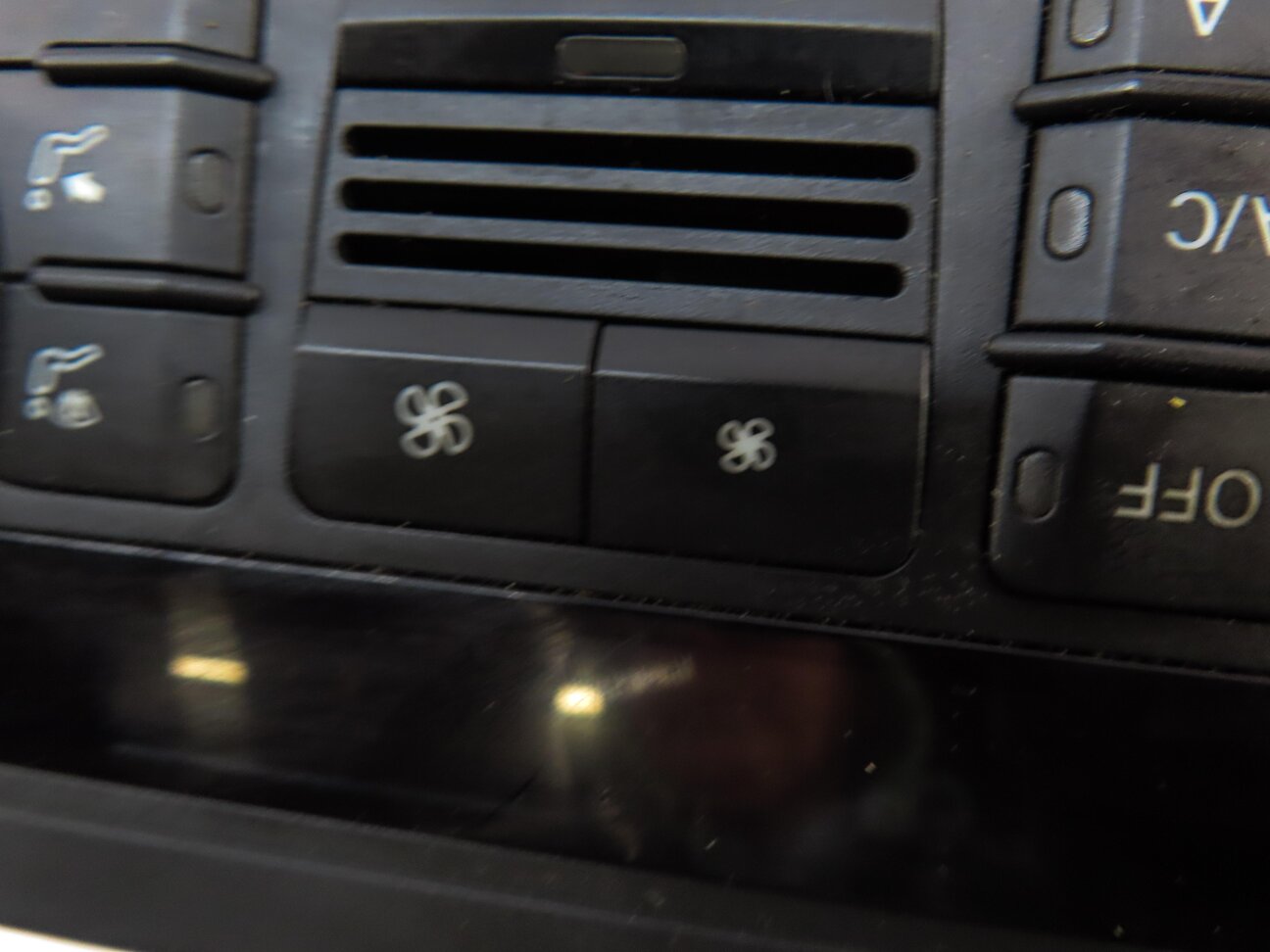 Thumbnail 6: 2017-2018 AUDI Q3 (8U) FRONT HEATER A/C TEMPERATURE CONTROL PANEL (HEATED SEAT)