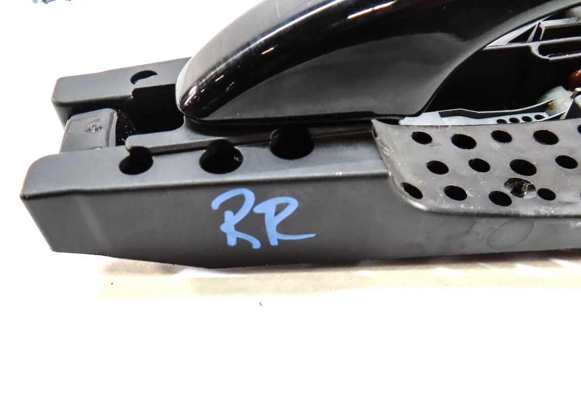 Thumbnail 5: 2015-2018 AUDI Q3 (8U) REAR RIGHT EXTERIOR DOOR HANDLE (BRILLIANT BLACK A2)