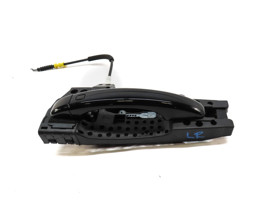 Thumbnail 2: 2015-2018 AUDI Q3 (8U) LEFT REAR EXTERIOR DOOR HANDLE (BRILLIANT BLACK A2)