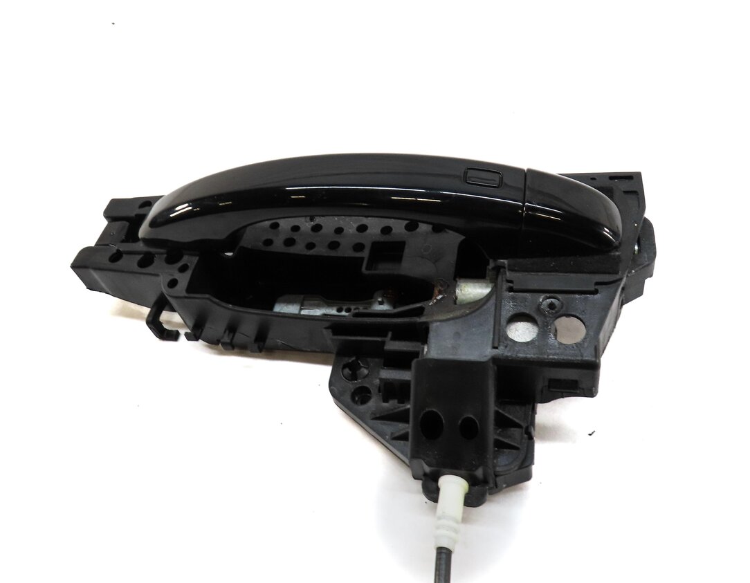 Thumbnail 3: 2015-2018 AUDI Q3 (8U) LEFT REAR EXTERIOR DOOR HANDLE (BRILLIANT BLACK A2)