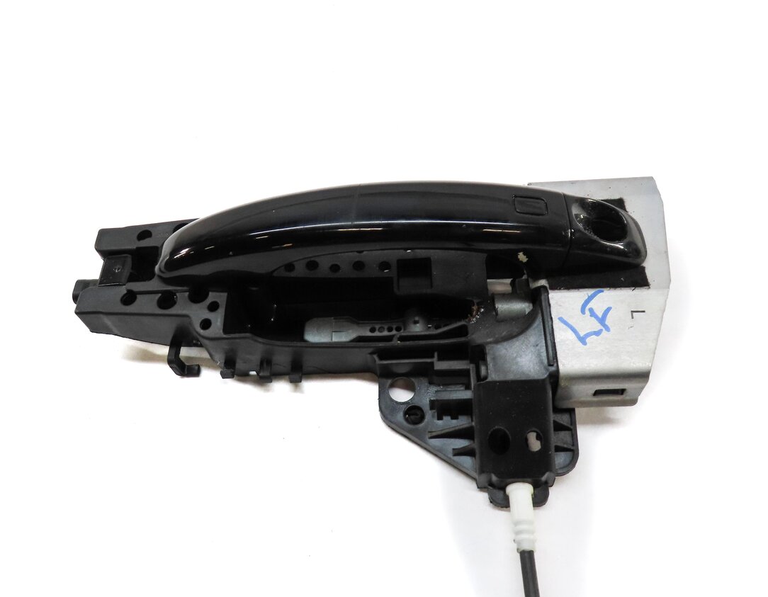 Thumbnail 3: 2015-2018 AUDI Q3 (8U) FRONT LEFT DRIVER DOOR HANDLE (BRILLIANT BLACK A2)