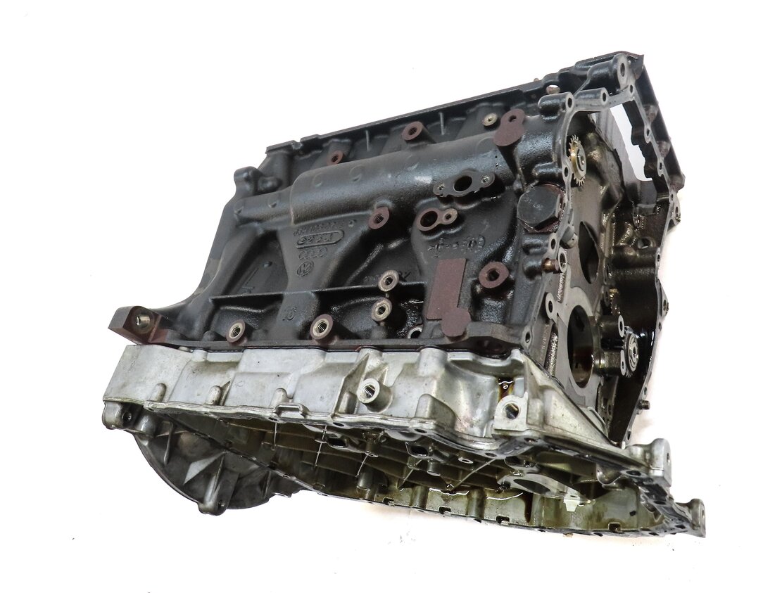 Thumbnail 1: 2014-2018 AUDI Q3 (8U) VW CC EOS TIGUAN 2.0L TURBO ENGINE CYLINDER BLOCK BARE