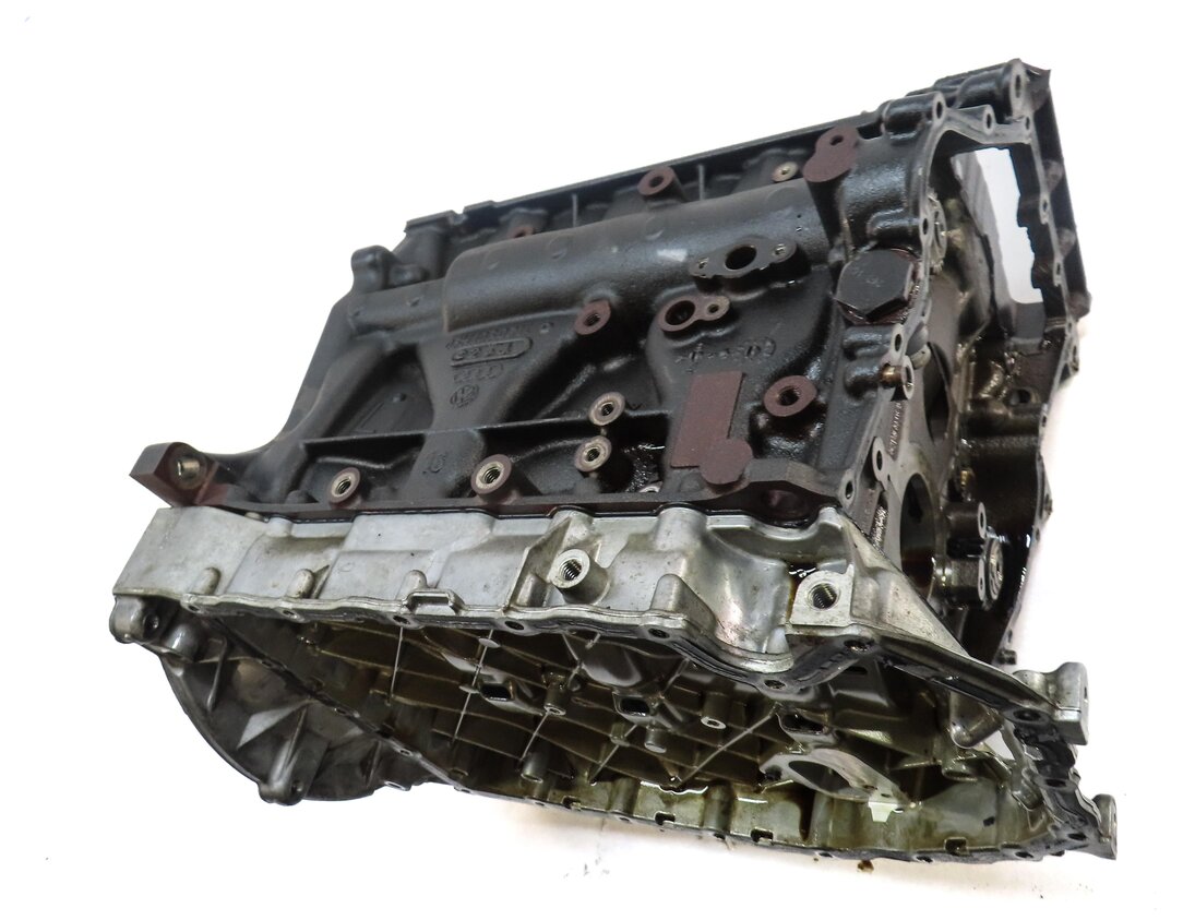 Thumbnail 2: 2014-2018 AUDI Q3 (8U) VW CC EOS TIGUAN 2.0L TURBO ENGINE CYLINDER BLOCK BARE
