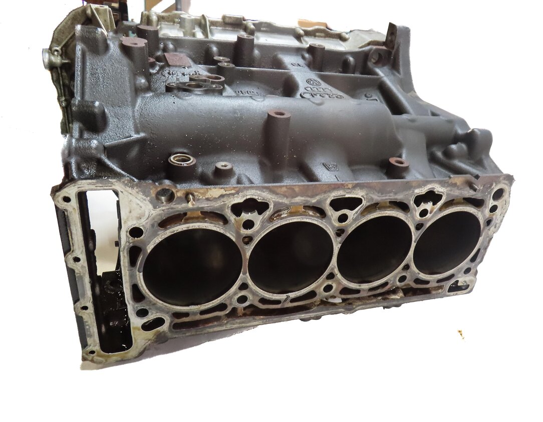 Thumbnail 8: 2014-2018 AUDI Q3 (8U) VW CC EOS TIGUAN 2.0L TURBO ENGINE CYLINDER BLOCK BARE
